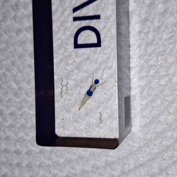 👙 "Dive Deeper" motivational desk placard sign. Clear acrylic with navy blue. - Picture 4 of 13